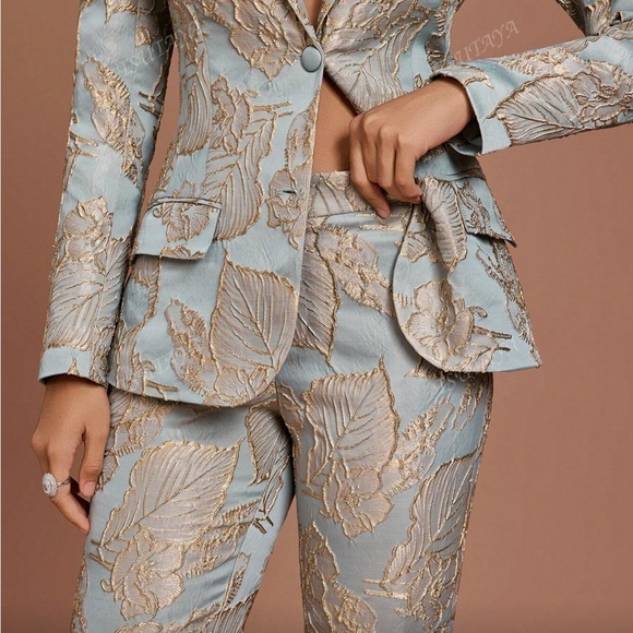 Chic Women's Blue and Cream Colored Pantsuit. Quite beautiful raised baroque. - Picture 6 of 14